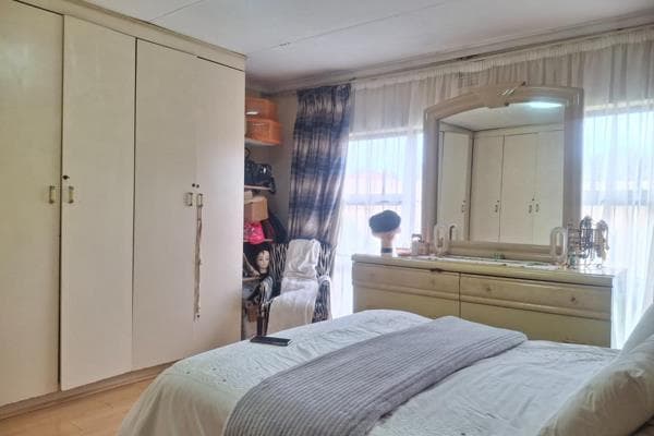 7 Bedroom House For Sale in Diepkloof, Diepkloof — image 21