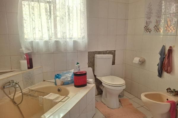 7 Bedroom House For Sale in Diepkloof, Diepkloof — image 23