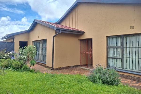 7 Bedroom House For Sale in Diepkloof, Diepkloof — image 3