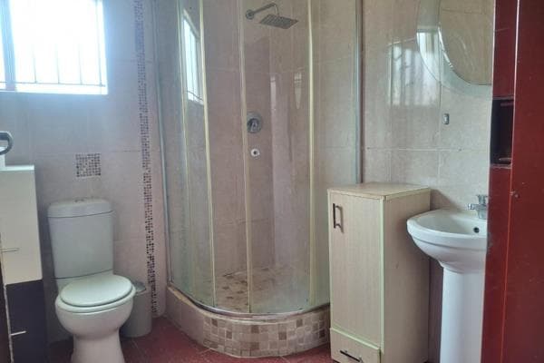 7 Bedroom House For Sale in Diepkloof, Diepkloof — image 39