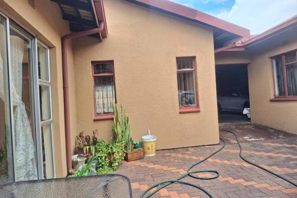 7 Bedroom House For Sale in Diepkloof, Diepkloof — image 6