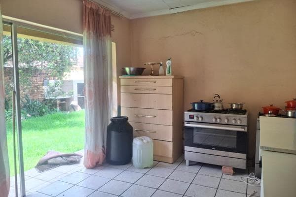 7 Bedroom House For Sale in Diepkloof, Diepkloof — image 7