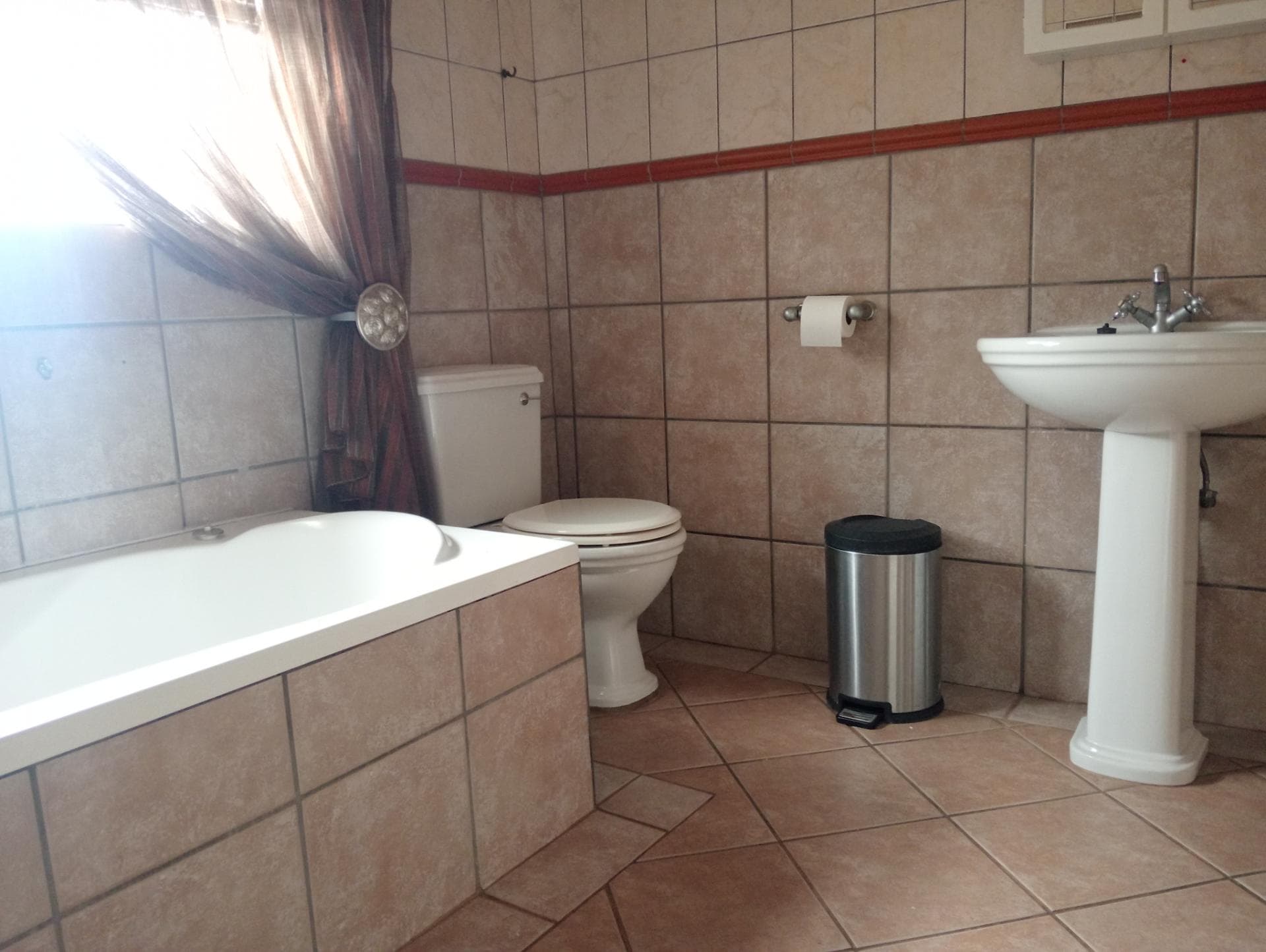 5 Bedroom House For Sale in Rangeview Ext 4, Krugersdorp — image 18