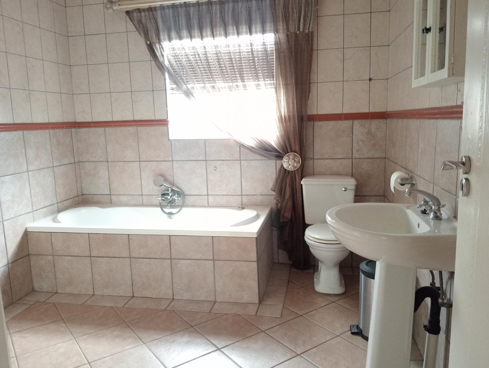 5 Bedroom House For Sale in Rangeview Ext 4, Krugersdorp — image 19
