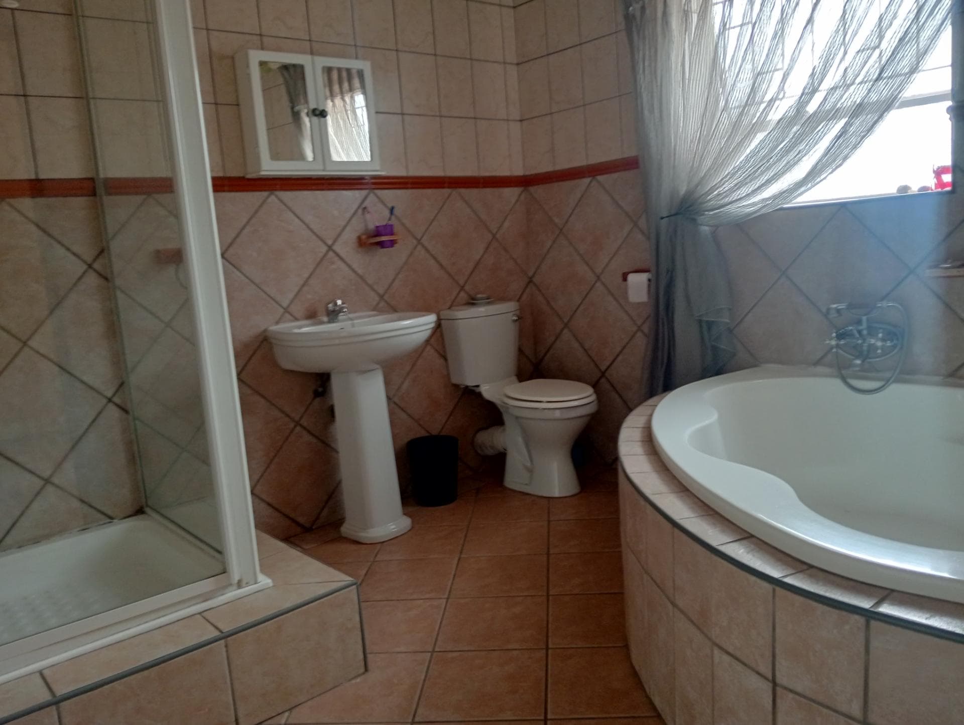 5 Bedroom House For Sale in Rangeview Ext 4, Krugersdorp — image 6