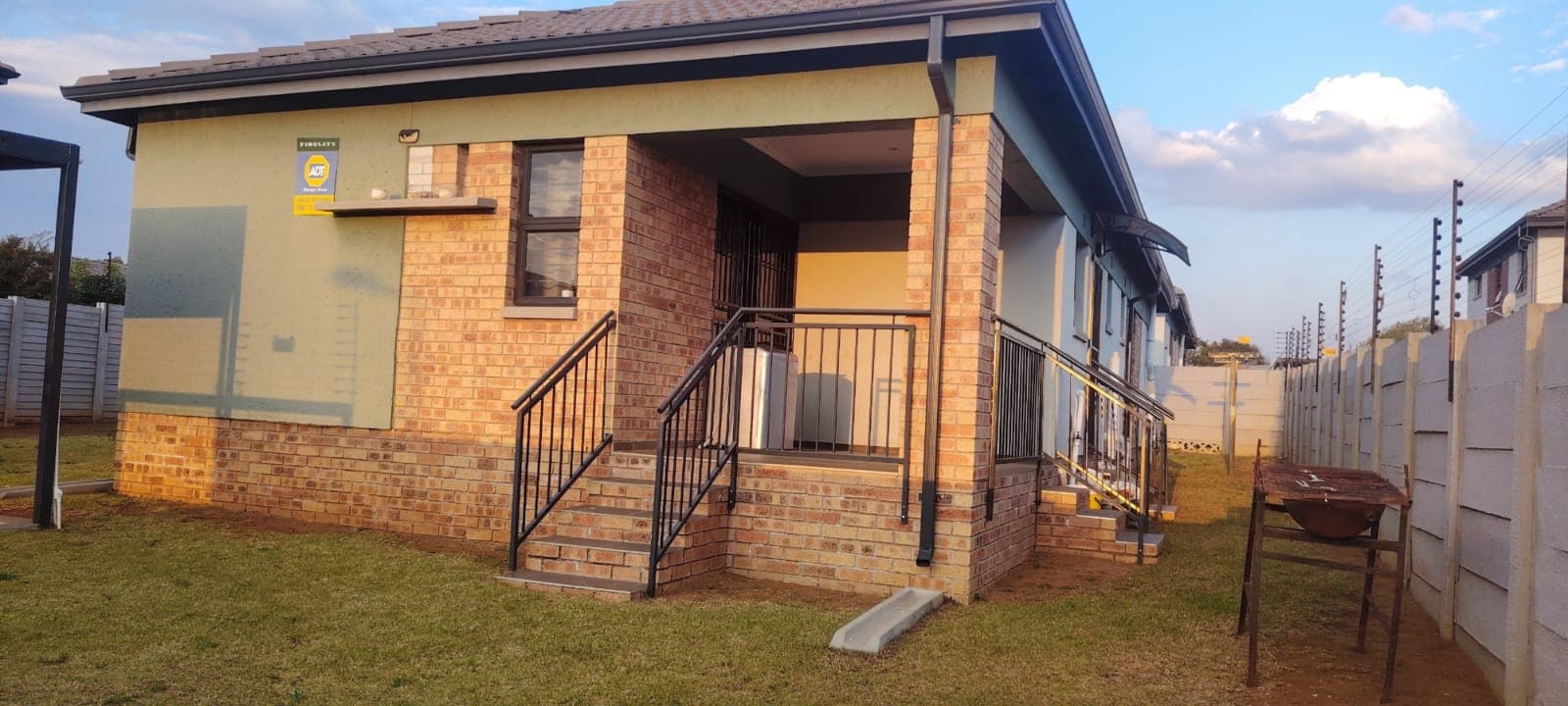 4 Bedroom House For Sale in Mindalore, Krugersdorp — image 4