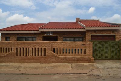 House For Rent in Dhlamini, Soweto