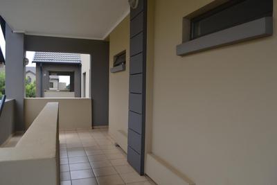 Apartment / Flat For Sale in Ruimsig, Roodepoort