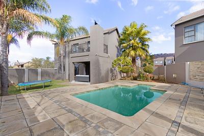Cluster House For Sale in Ruimsig, Roodepoort