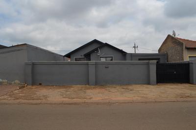 House For Sale in Protea Glen Ext, Soweto