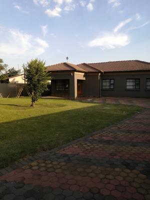 House For Sale in Finsbury, Randfontein