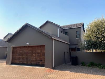 Townhouse For Rent in Amorosa, Roodepoort