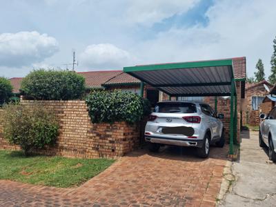 Townhouse For Sale in Georginia, Roodepoort