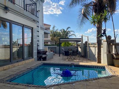 House For Sale in Ruimsig, Roodepoort