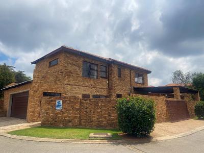 Townhouse For Rent in Honeydew, Roodepoort