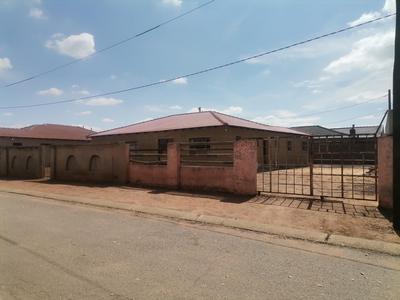 Apartment / Flat For Rent in Protea North, Soweto