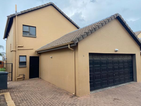 Property For Sale in Ruimsig, Roodepoort